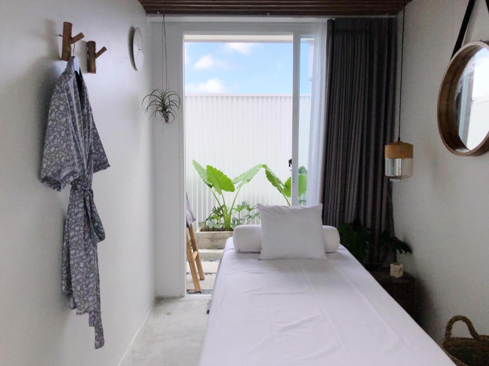 Lloyd's Bali